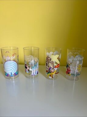 Set of 4 new Disney 25th anniversary color changing plastic glasses